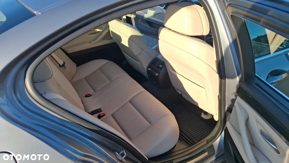 BMW Seria 5 535i xDrive - 13