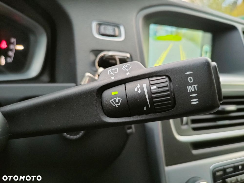 Volvo V60 D4 Geartronic Summum - 32