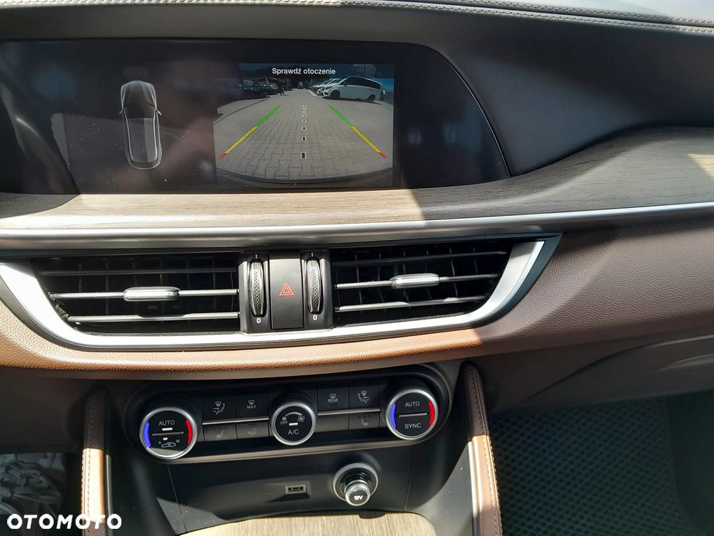 Alfa Romeo Stelvio 2.0 Turbo Veloce TI Q4 - 12