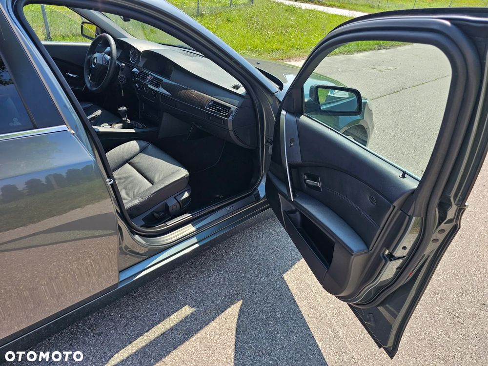 BMW Seria 5 520i - 23