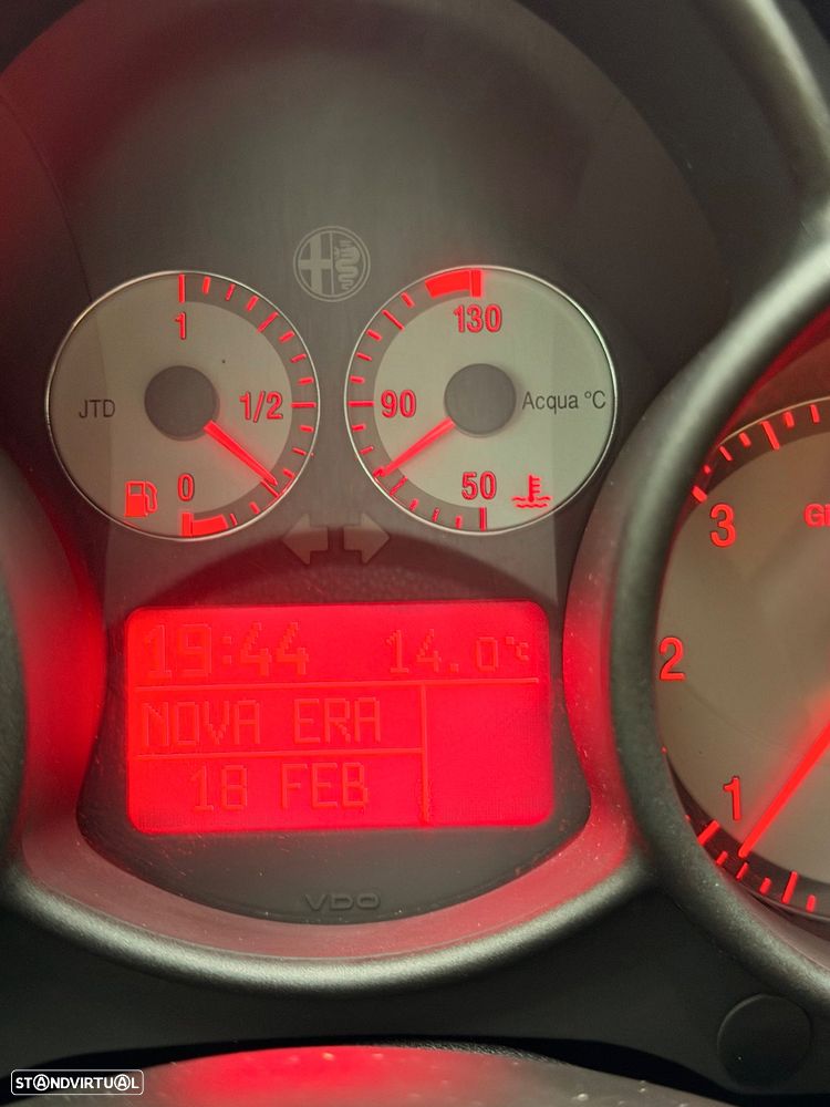 Alfa Romeo GT 1.9 JTD M-JET Distinctive - 25