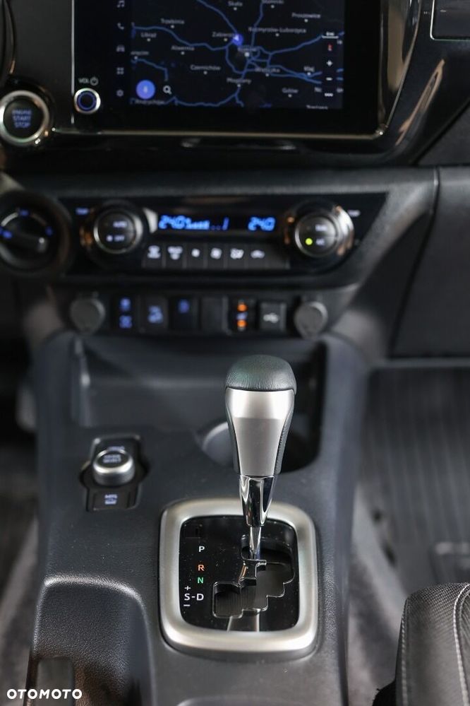 Toyota Hilux - 25