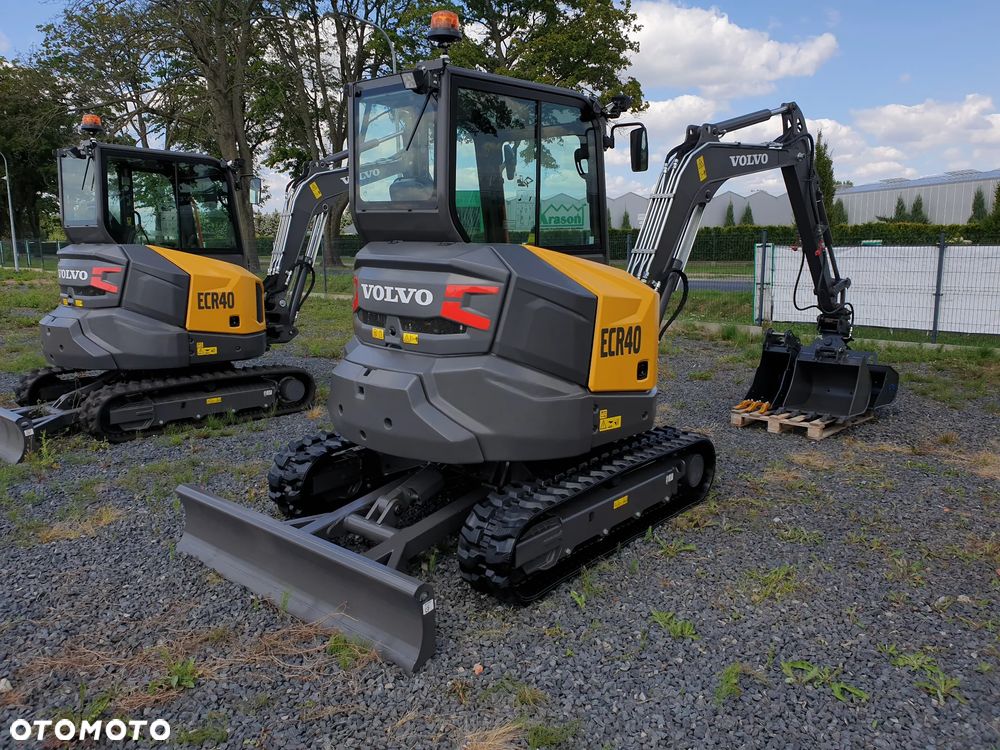 Volvo ECR40F KLIMATYZACJA NOWA DOSTĘPNA OD RĘKI, SZYBKOZŁĄCZE, DŁUGIE RAMIĘ, OBRÓT W OBRYSIE, ŁYŻKI: 300, 600, 1200MM SKARPOWA HYDRAULICZNA STEROWANA Z JOYSTICKA - 3