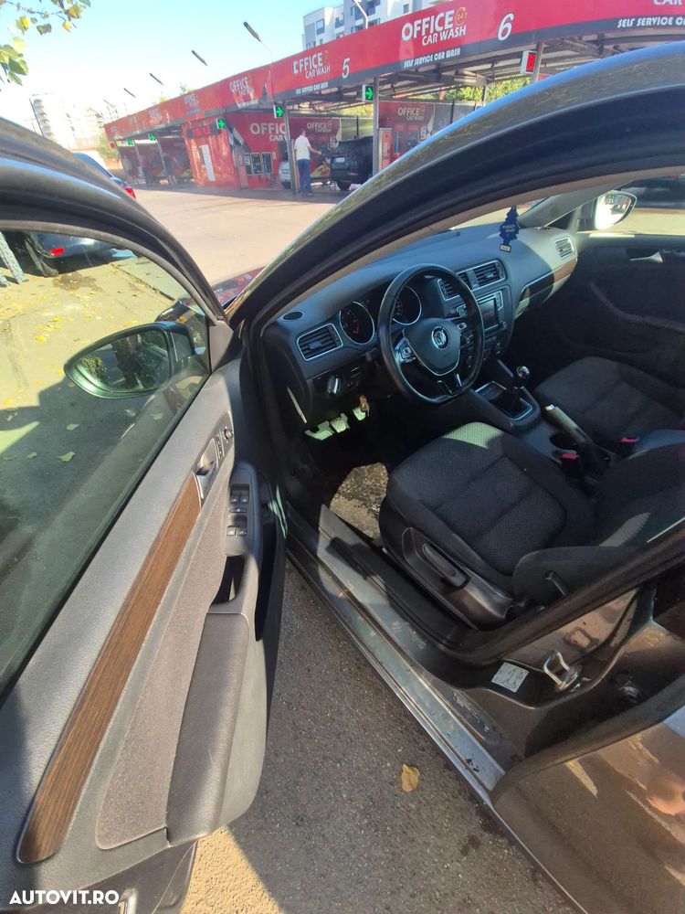 Volkswagen Jetta 2.0 TDI Comfortline - 7