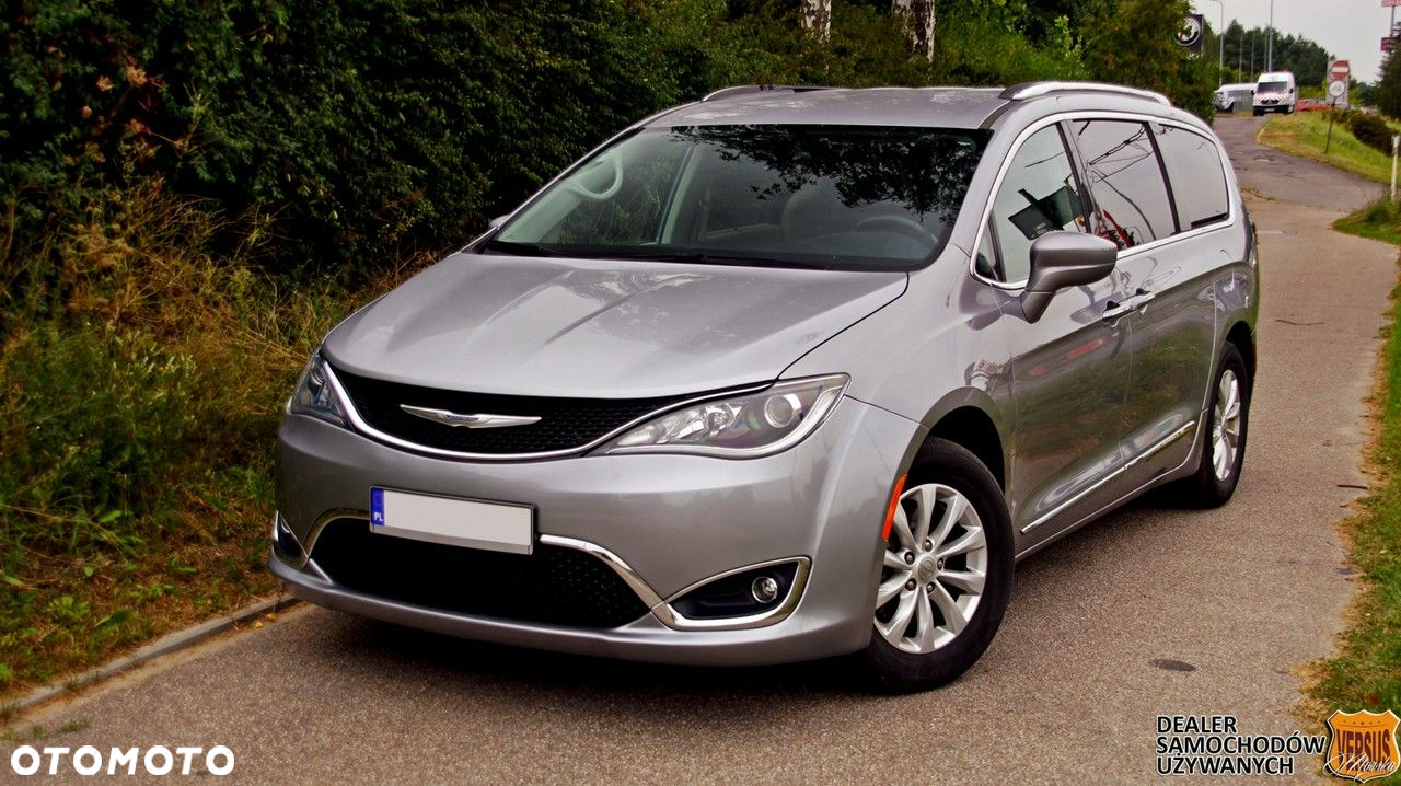 Chrysler Pacifica - 38