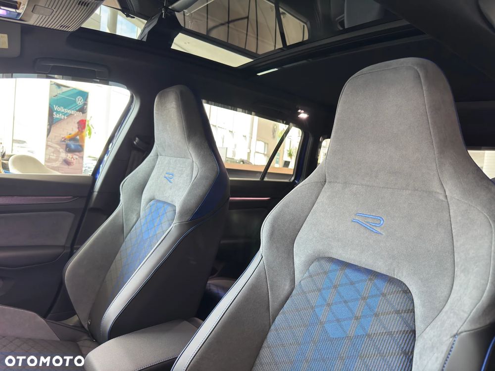 Volkswagen Golf - 8