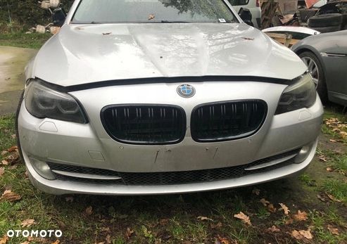 BMW 5 F10 F11 ZDERZAK PRZEDNI PDC srebrny titansilber - 1