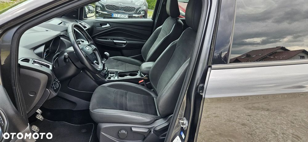 Ford Kuga 2.0 TDCi 2x4 ST-Line - 25