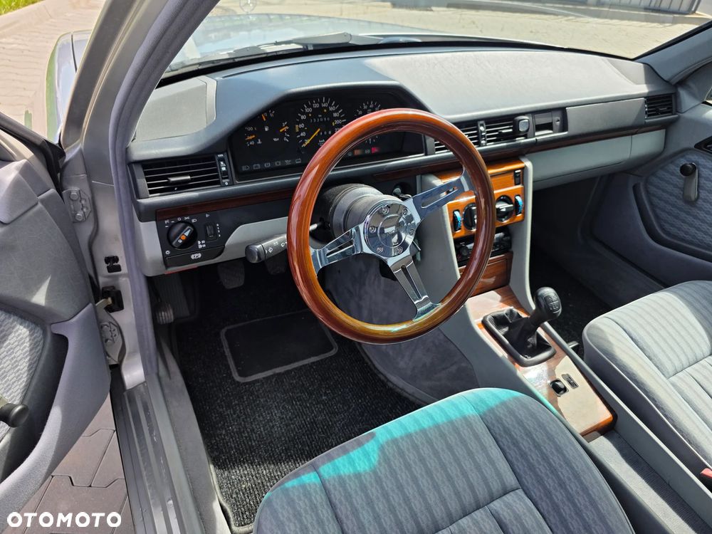 Mercedes-Benz W124 (1984-1993) - 39