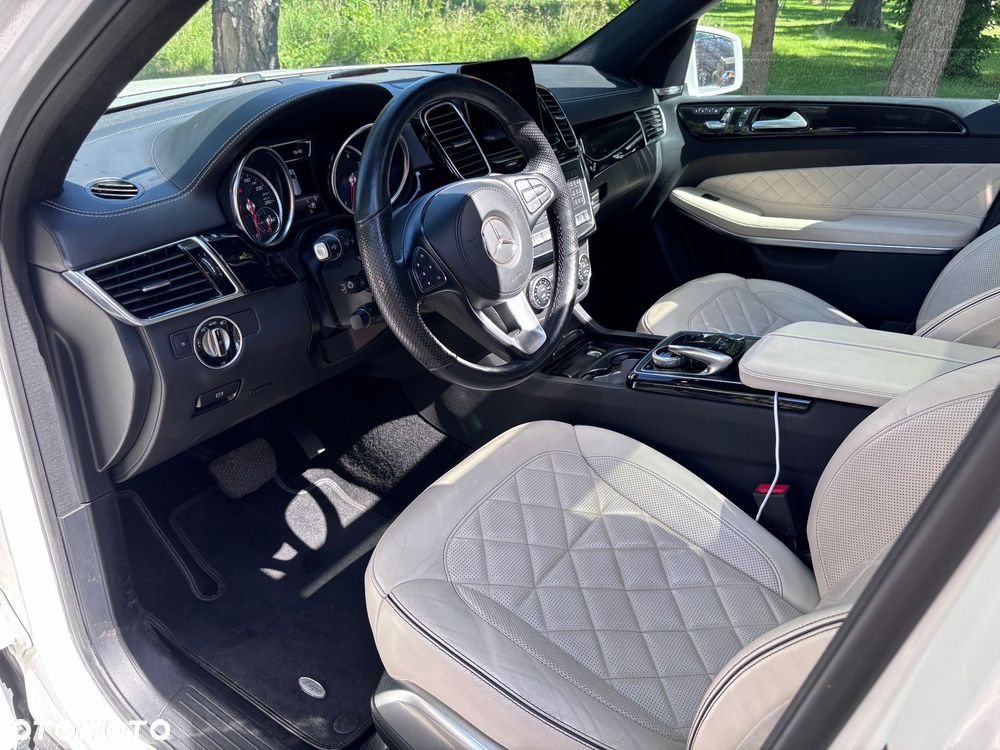 Mercedes-Benz GLS - 11