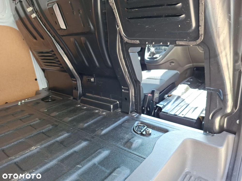Ford Connect - 17