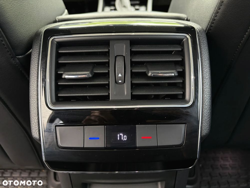 Skoda Superb 2.0 TDI DSG Sportline - 37
