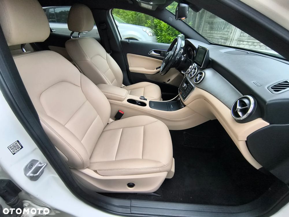 Mercedes-Benz GLA 250 4Matic 7G-DCT Activity Edition - 29