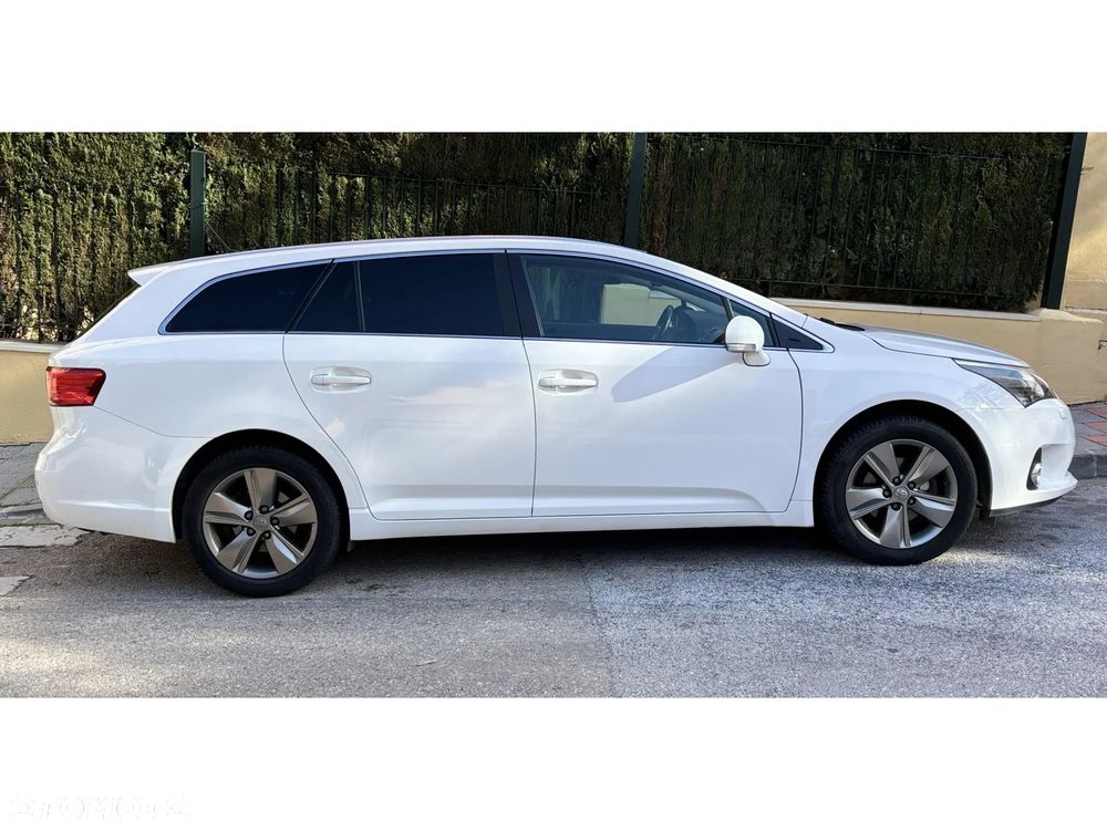 Toyota Avensis 1.8 Prestige - 1