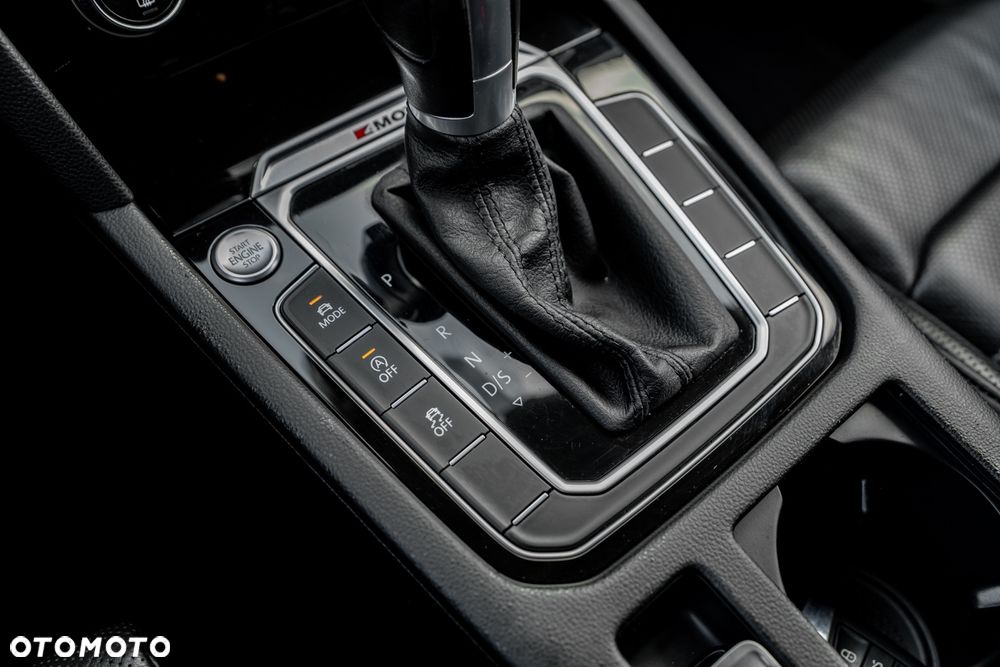 Volkswagen Passat 2.0 TDI SCR 4Motion DDG Highline - 29