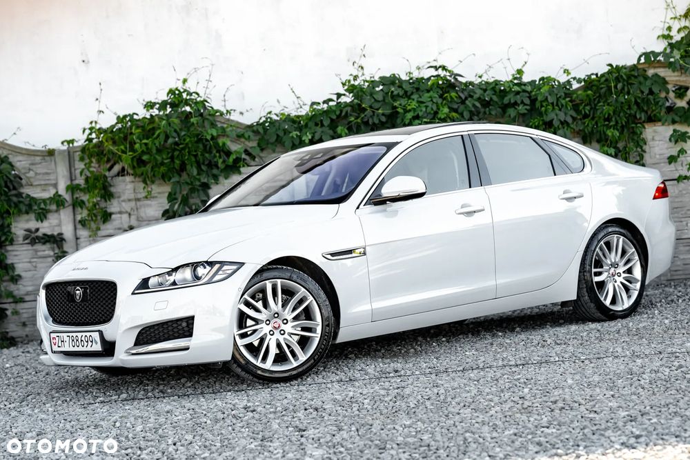 Jaguar XF 20d Prestige - 8