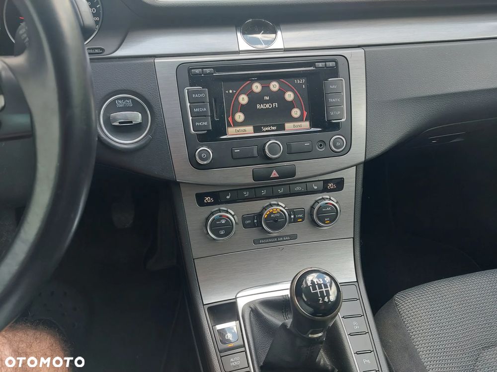 Volkswagen Passat - 8