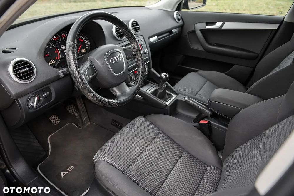 Audi A3 Sportback 2.0 TDI DPF quattro Ambition - 15