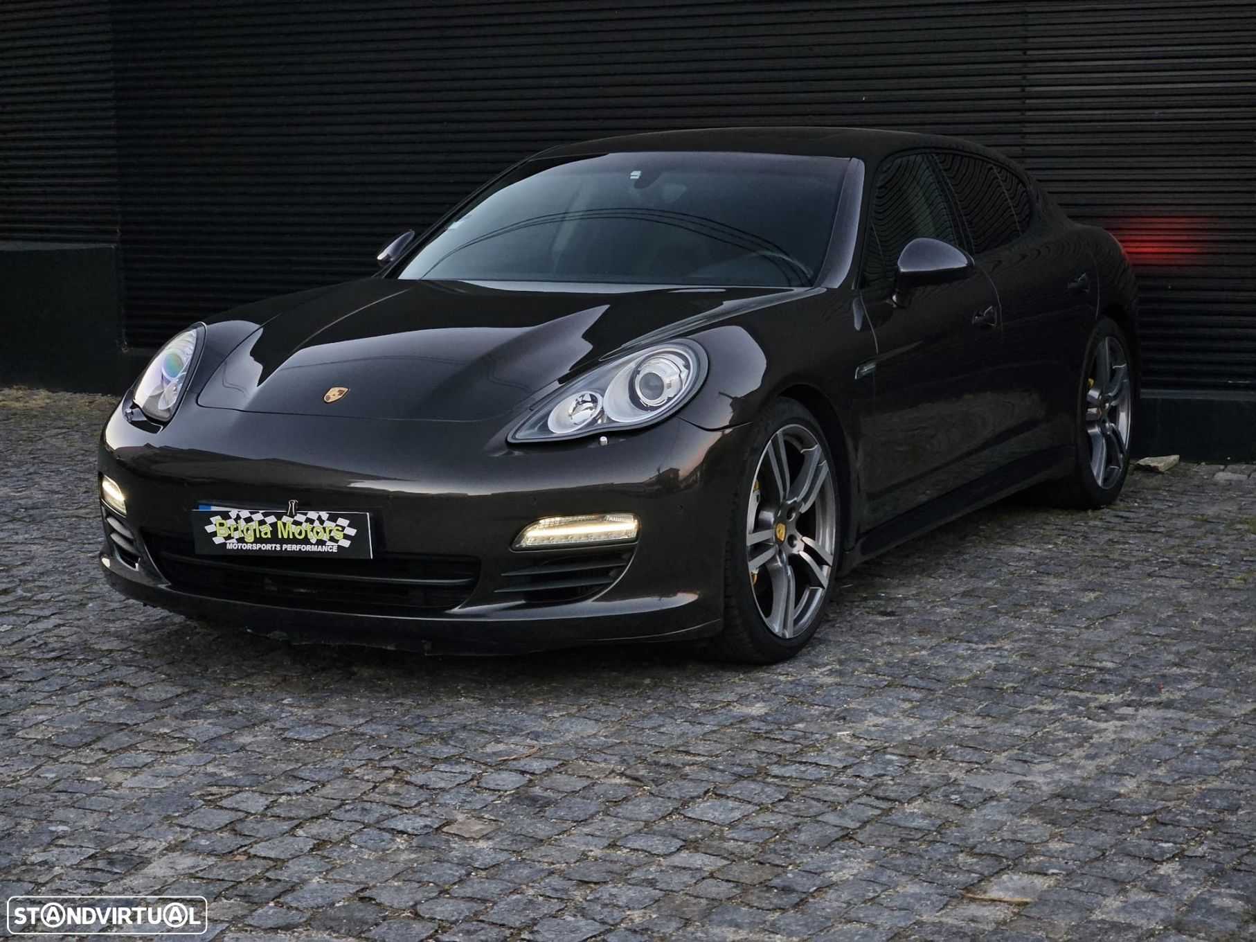 Porsche Panamera Standard - 1