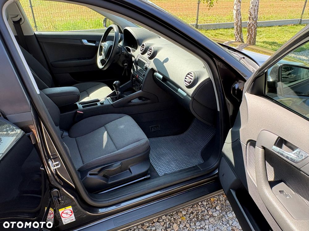 Audi A3 Sportback 2.0 TDI Ambiente - 10