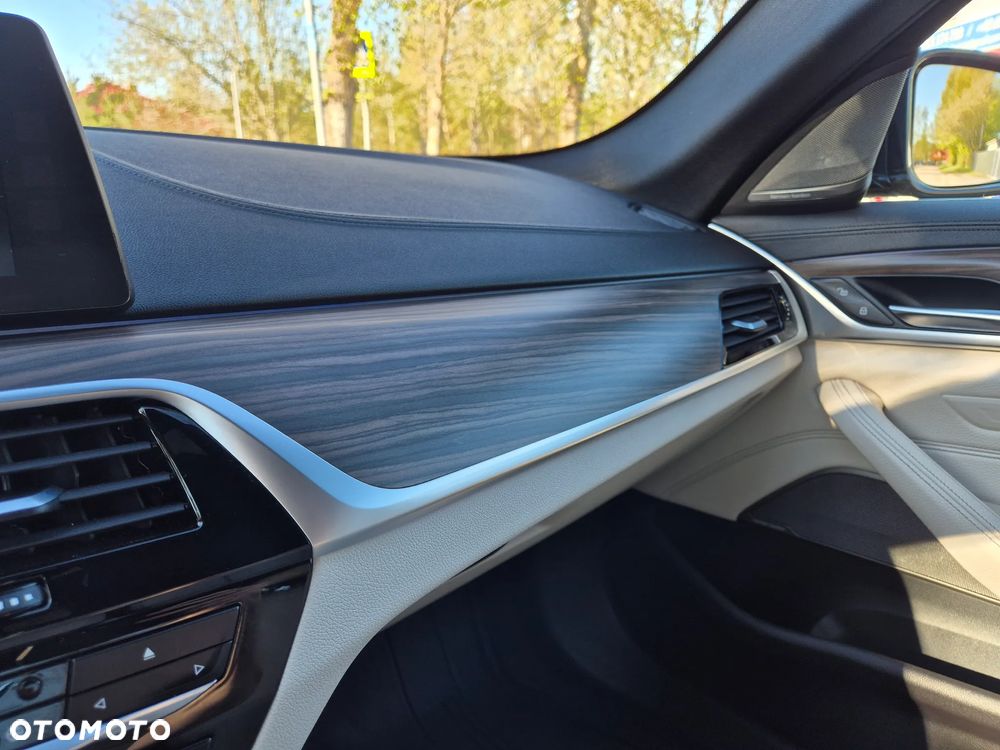 BMW Seria 5 530i xDrive M Sport sport - 25