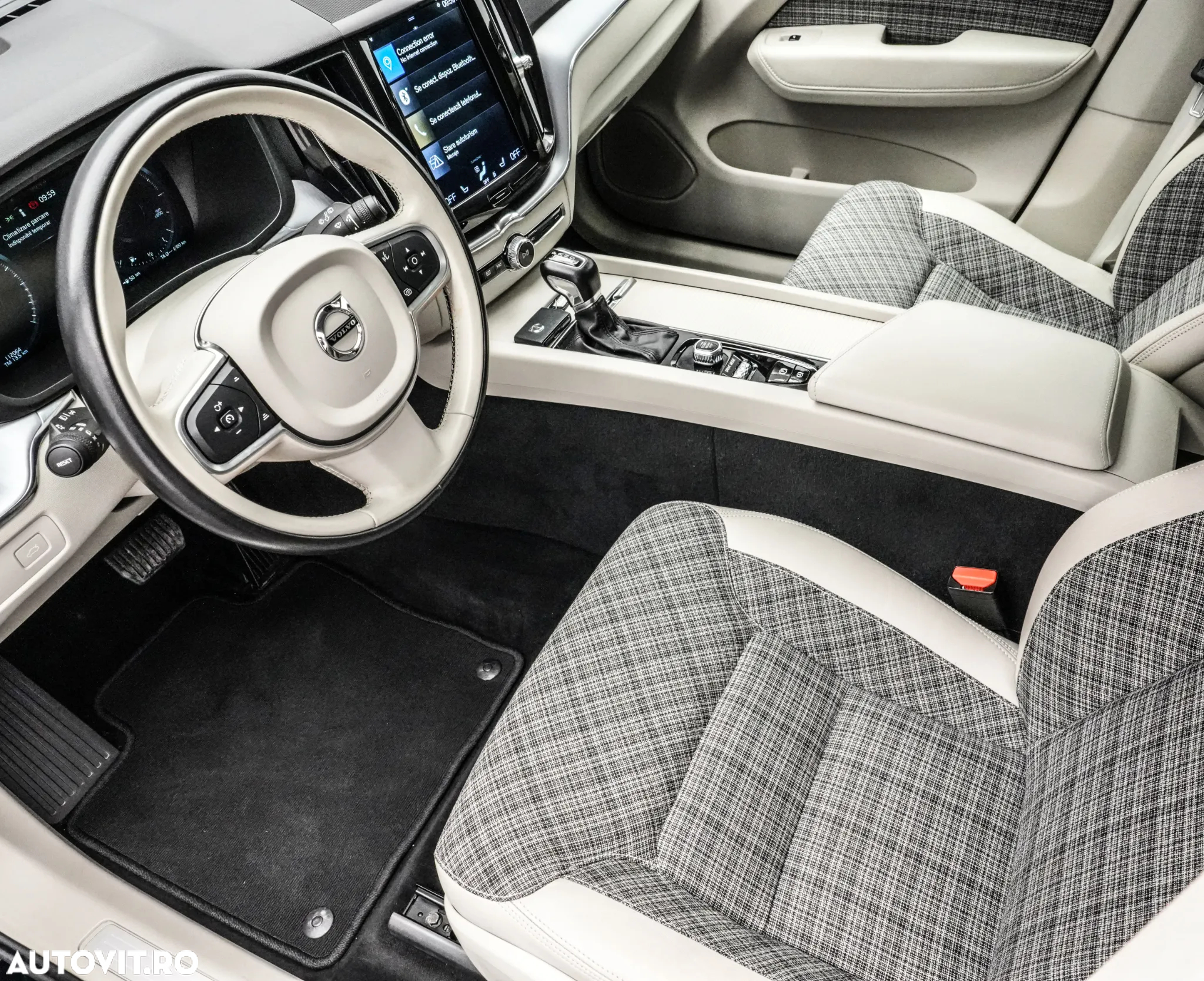 Volvo XC 60 D4 Momentum Pro - 12
