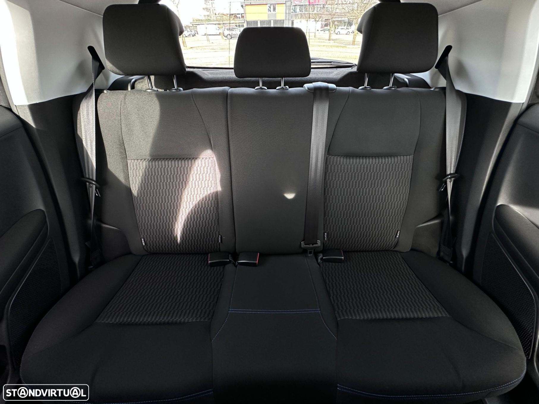 Peugeot 208 - 17