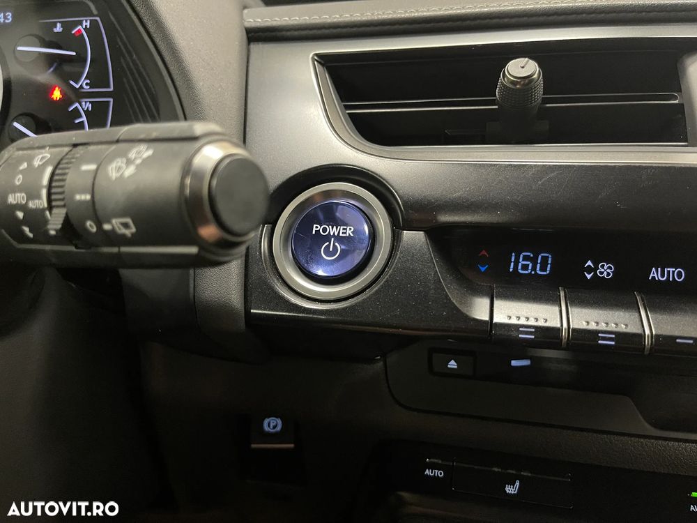 Lexus UX 250h Executive Line - 22