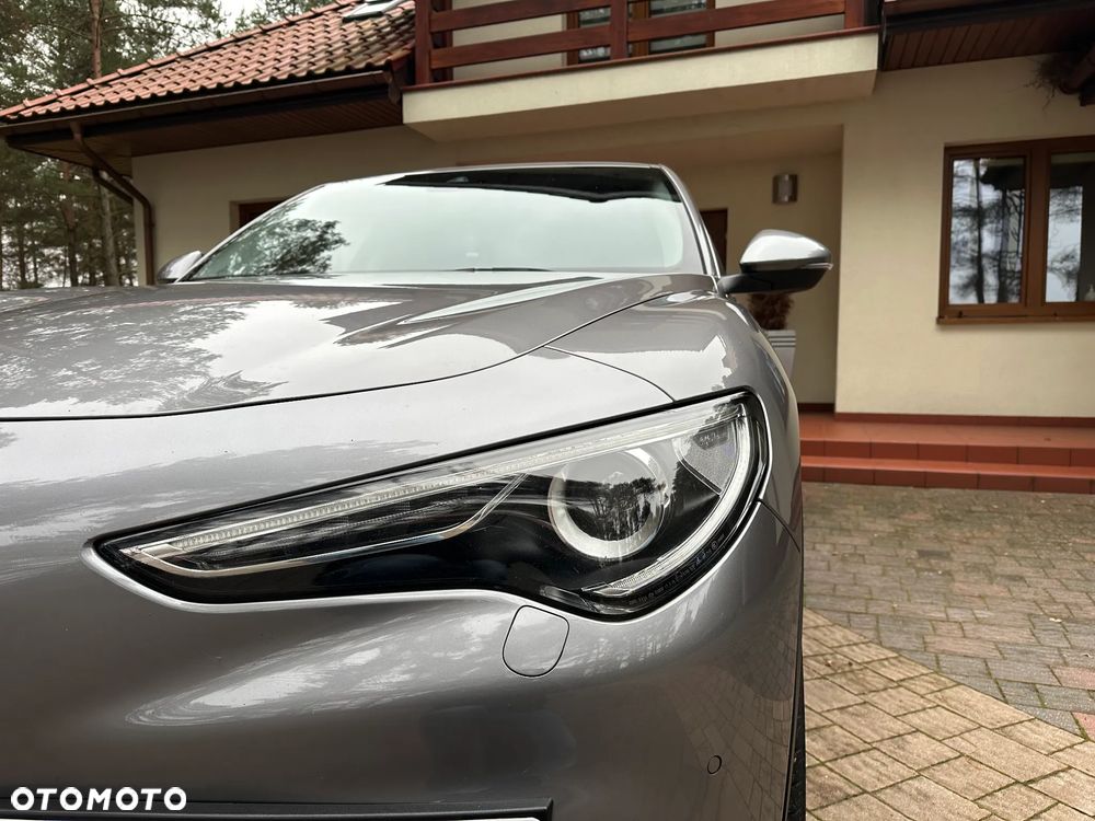 Alfa Romeo Stelvio 2.0 Turbo 16V AT8-Q4 B-Tech - 3