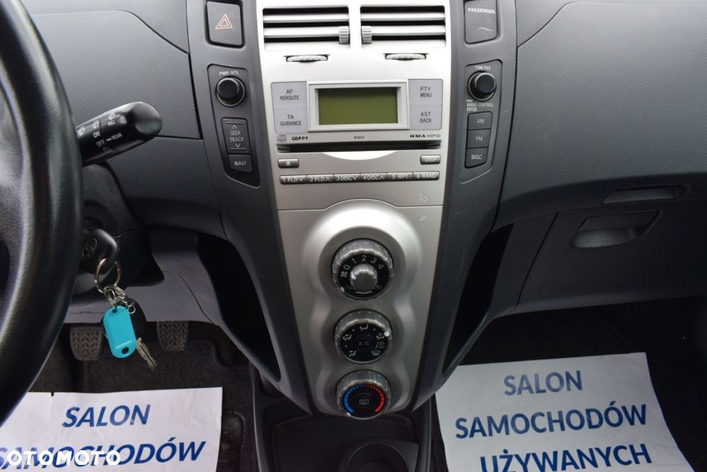 Toyota Yaris - 25