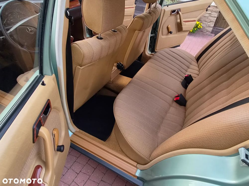 Mercedes-Benz W201 (190) - 20