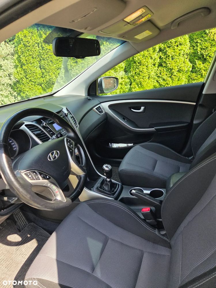 Hyundai i30 blue Kombi 1.4 Trend - 13