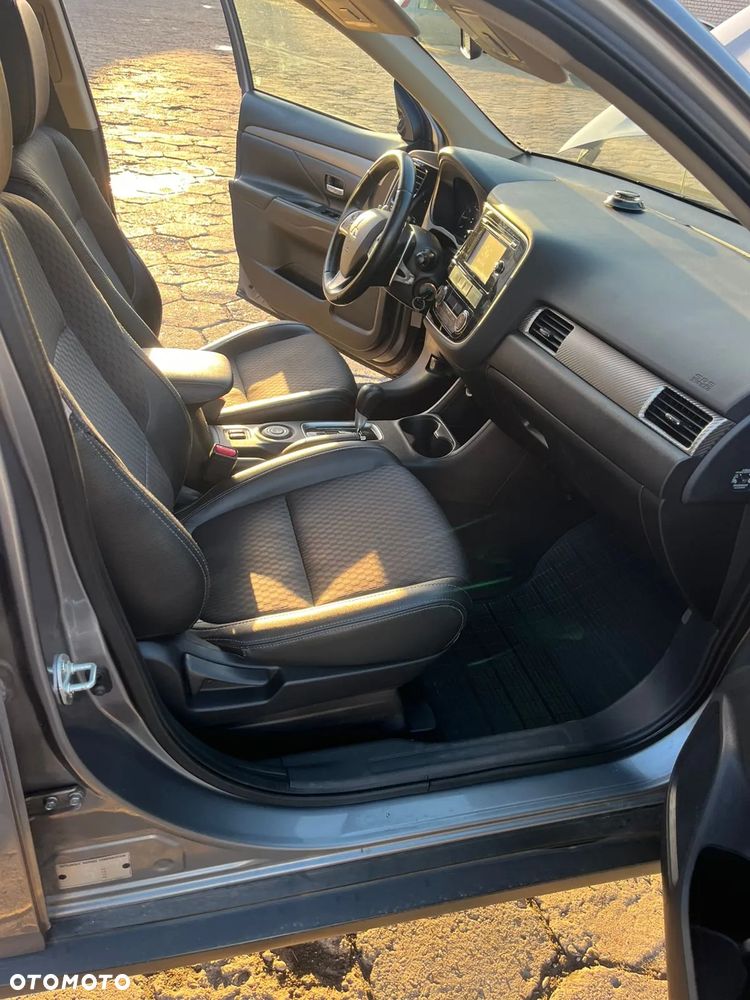 Mitsubishi Outlander 2.0 Intense 4WD CVT - 18