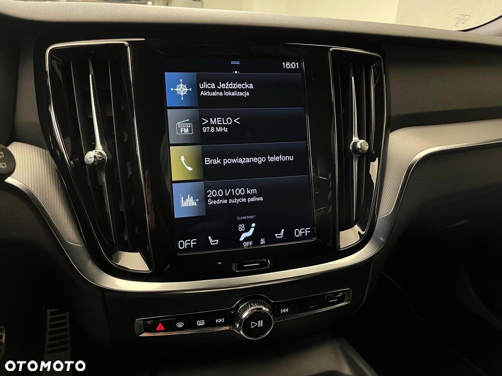 Volvo V60 B4 B R-Design - 24