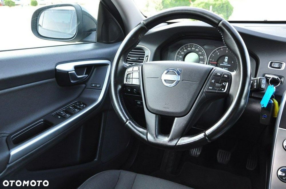 Volvo V60 D3 Momentum - 32