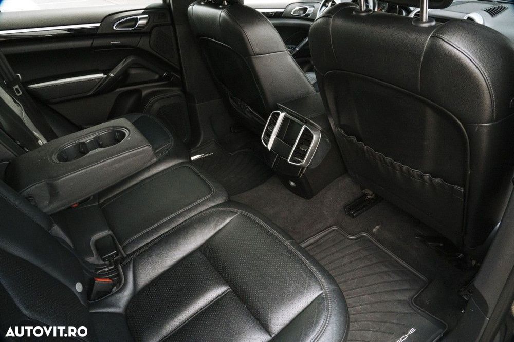 Porsche Cayenne - 7