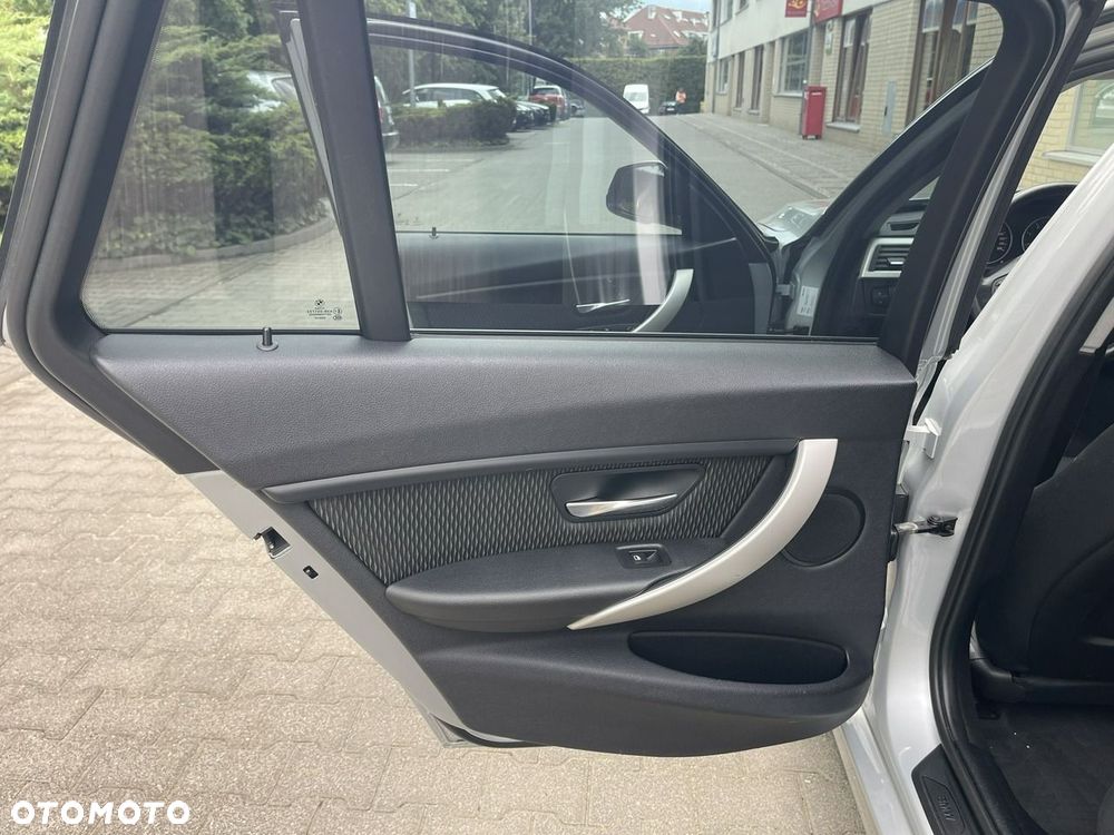 BMW Seria 3 - 22