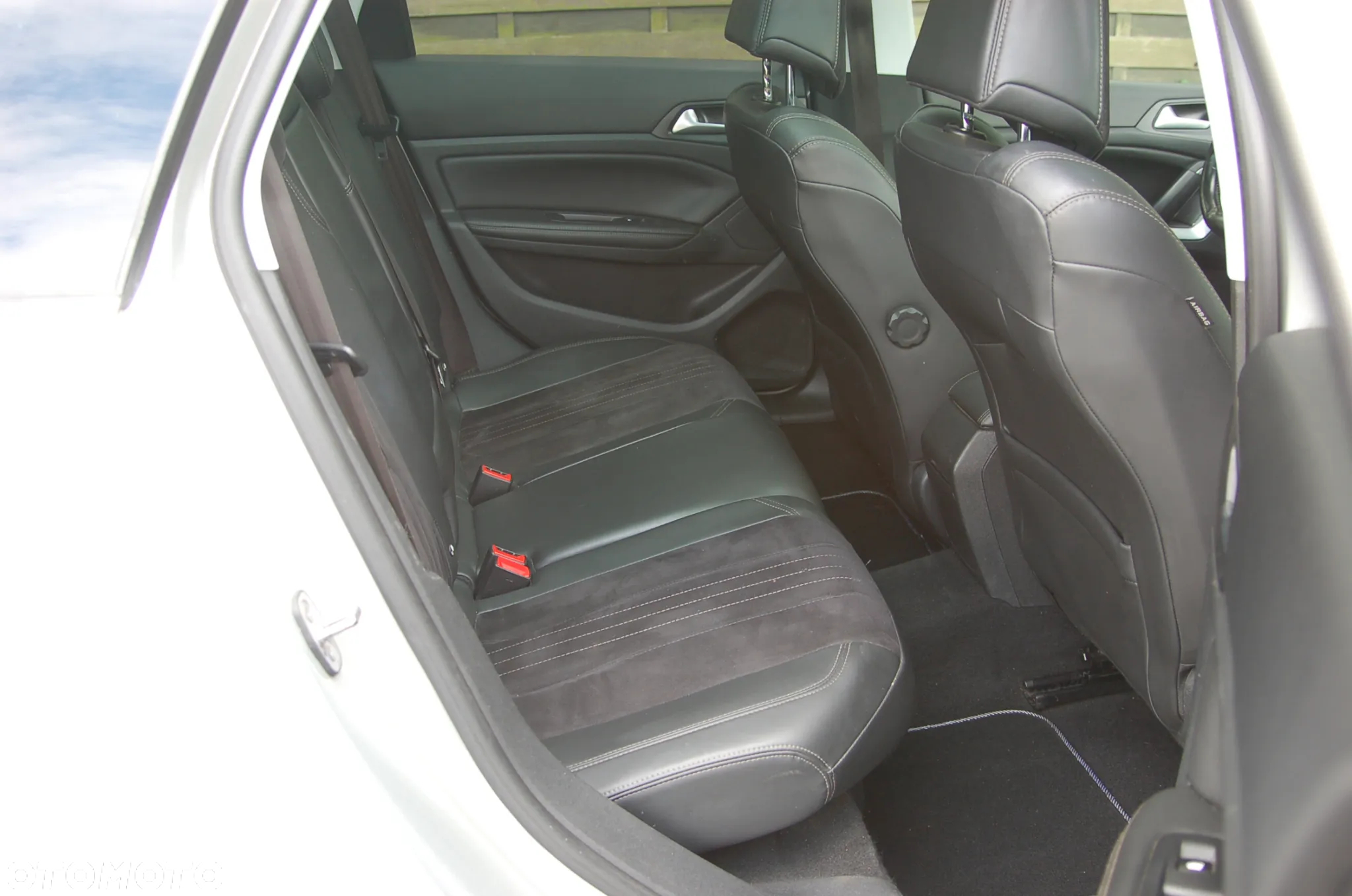 Peugeot 308 SW BlueHDi 120 EAT6 Stop & Start Allure - 9