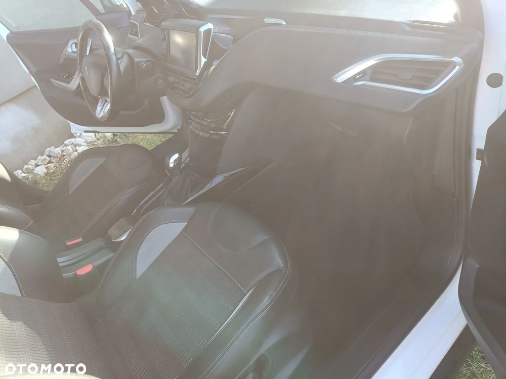 Peugeot 2008 BlueHDi 100 STOP & START Allure - 17