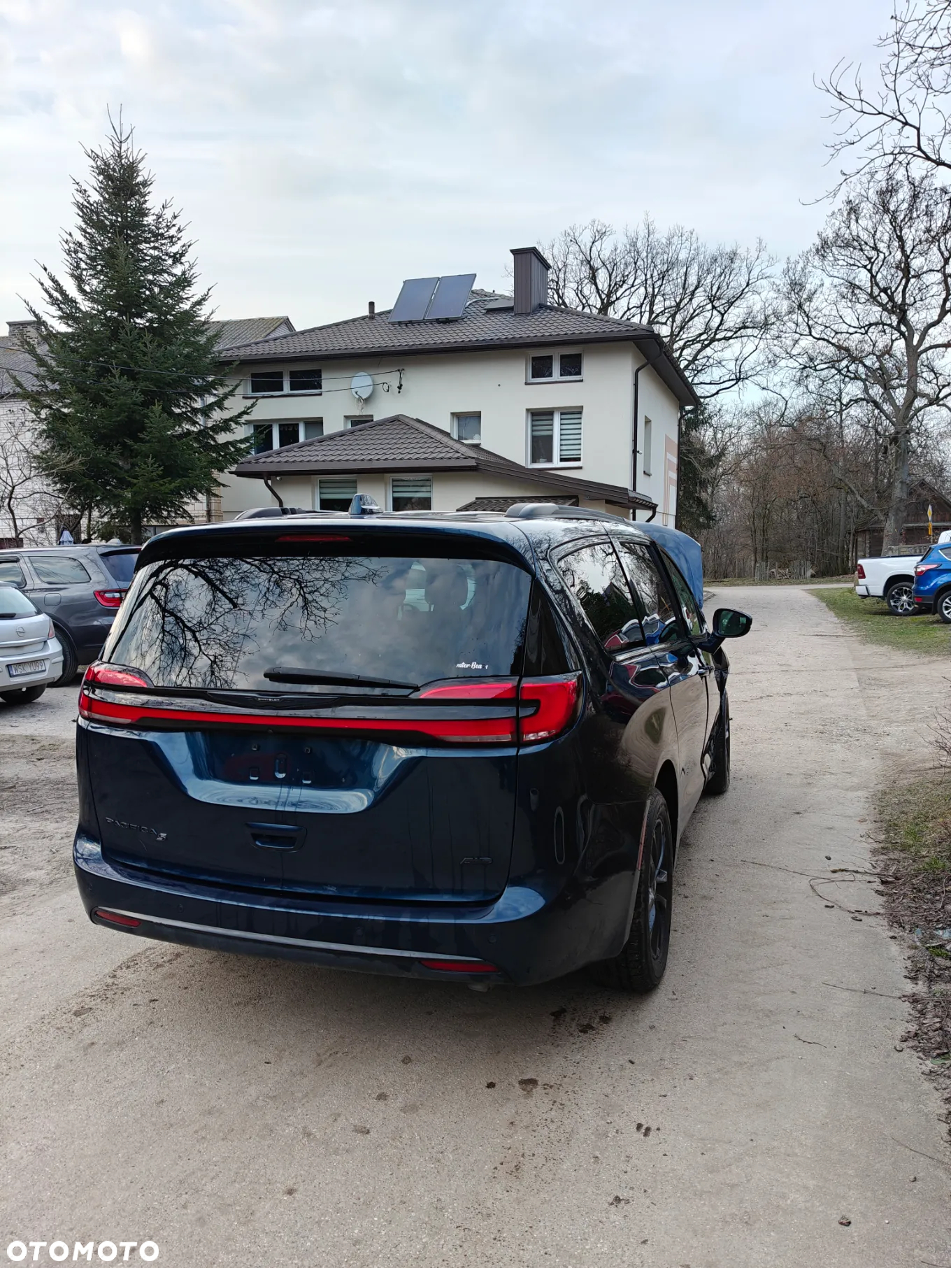Chrysler Pacifica - 11