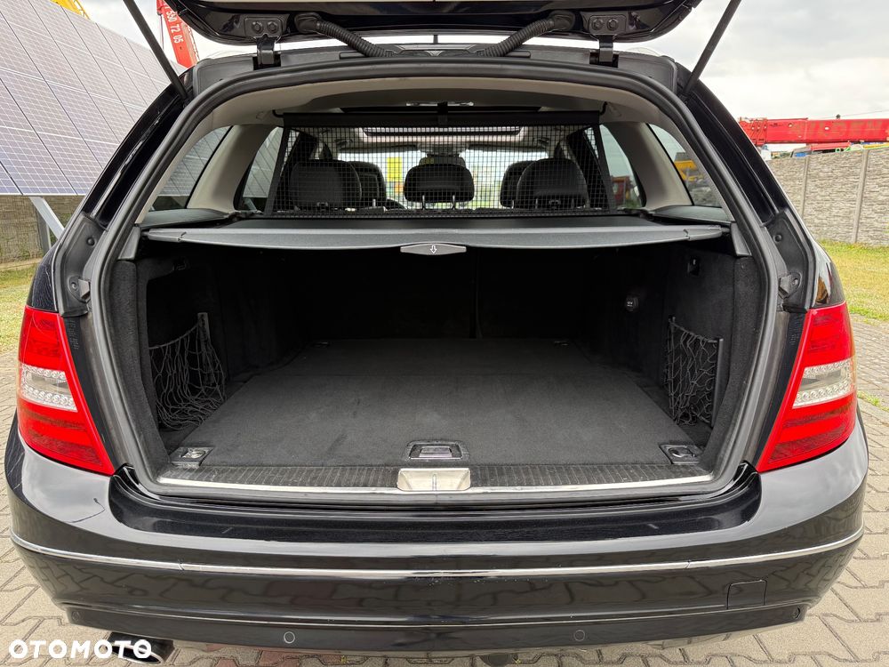 Mercedes-Benz Klasa C 220 CDI BlueEff 4-Matic Avantgarde - 20