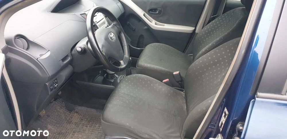 Toyota Yaris - 14