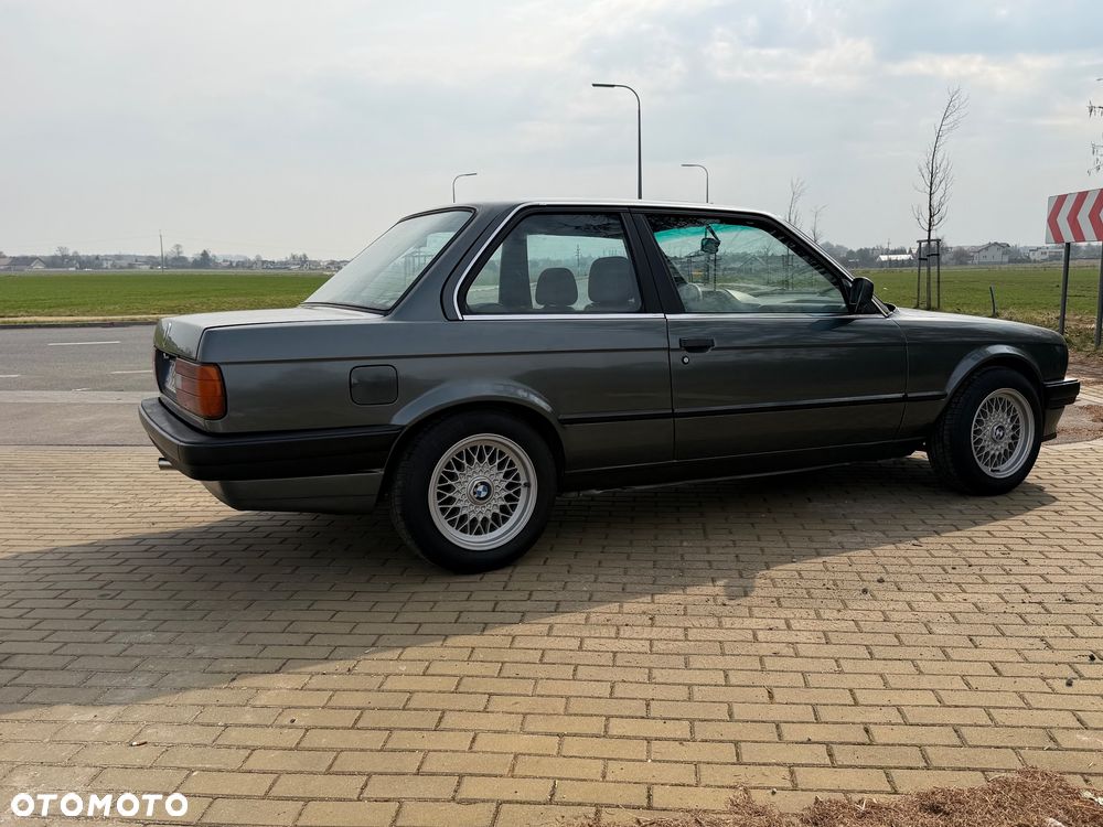 BMW Seria 3 318i - 7