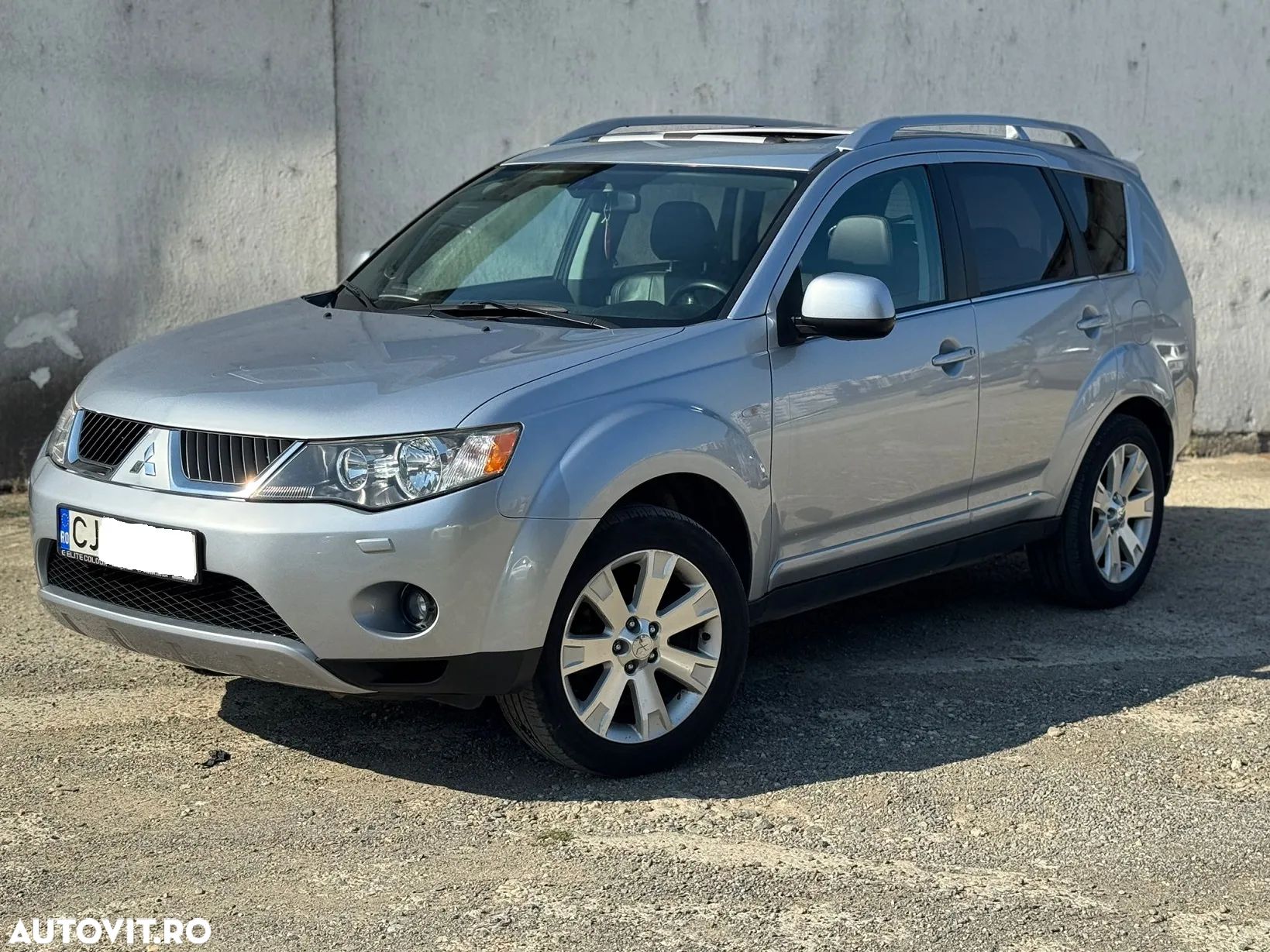 Mitsubishi Outlander 2.4 MIVEC NAVI Instyle Aut - 1