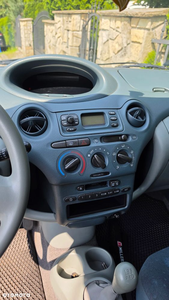 Toyota Yaris 1.0 Base - 9