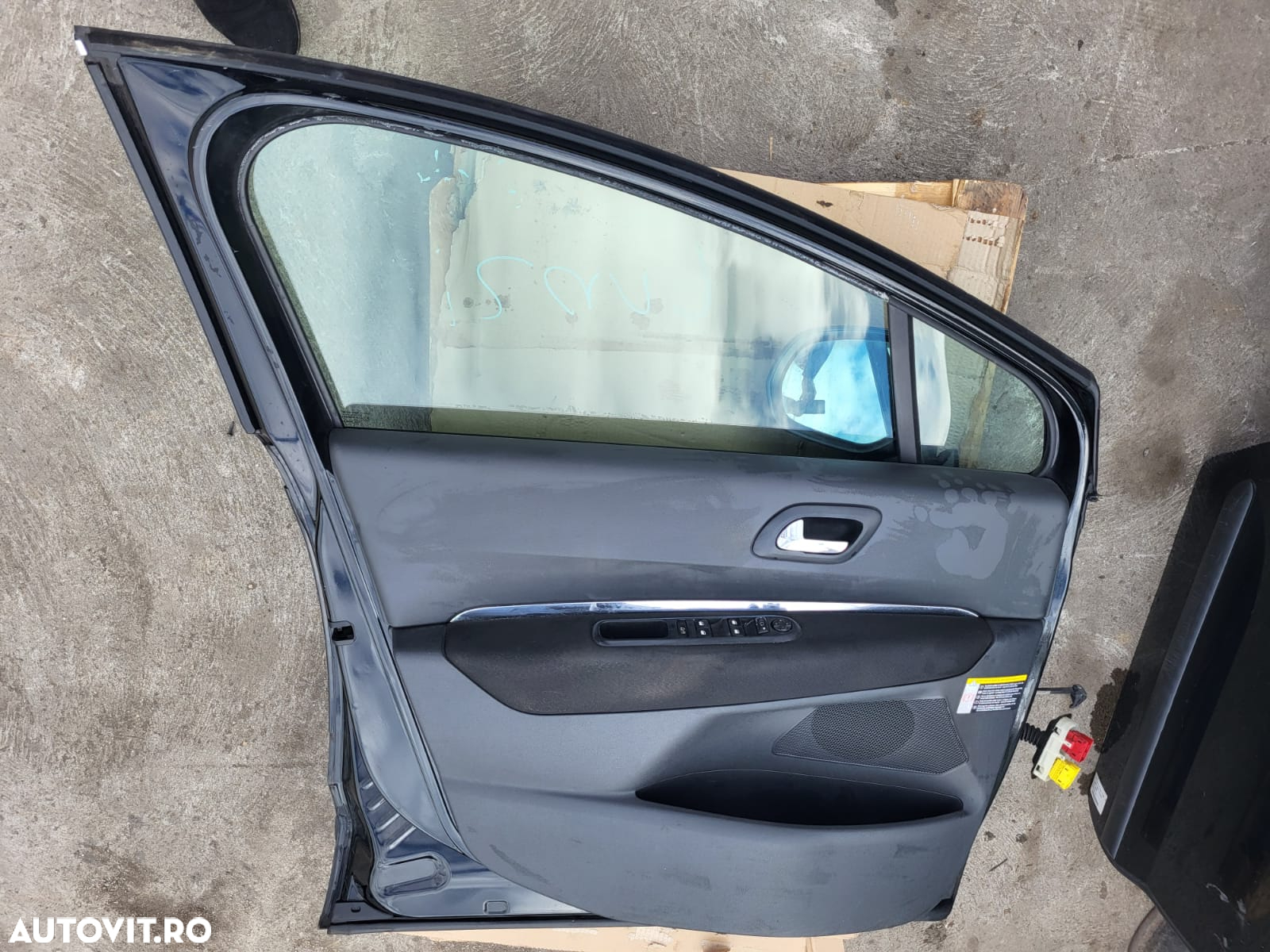 Vindem usa staga fata  Peugeot 3008 - 3