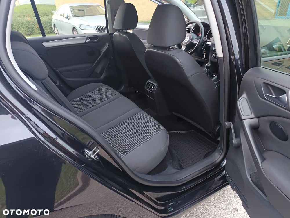 Volkswagen Golf - 6