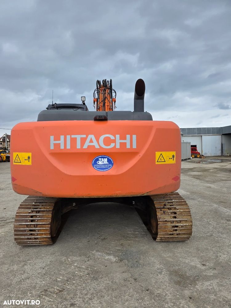 Hitachi ZX 210 LC excavator pe senile compact deporte. - 9