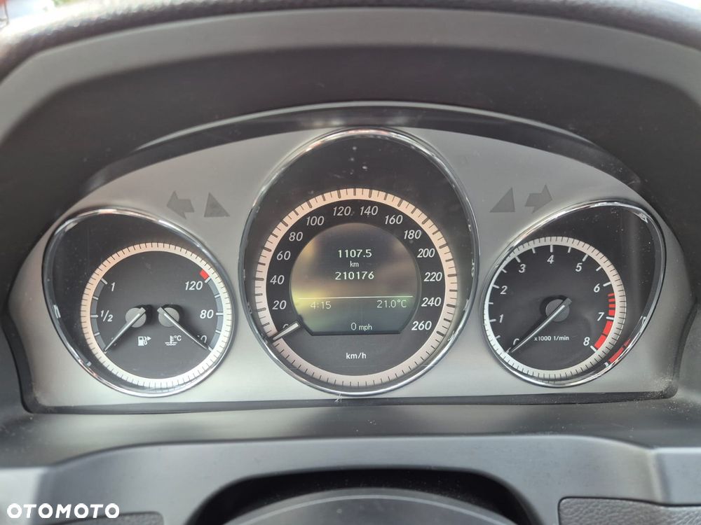 Mercedes-Benz Klasa C 180 CGI BlueEFFICIENCY Avantgarde - 9