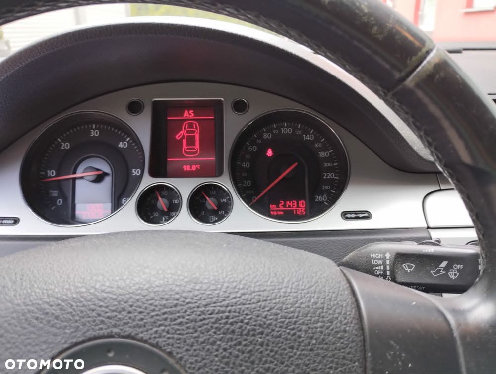 Volkswagen Passat 2.0 TDI DPF Sportline - 9